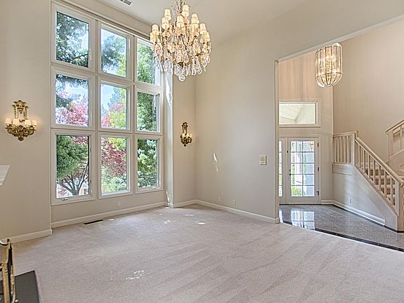 4th image of 107 Lauren Cir
