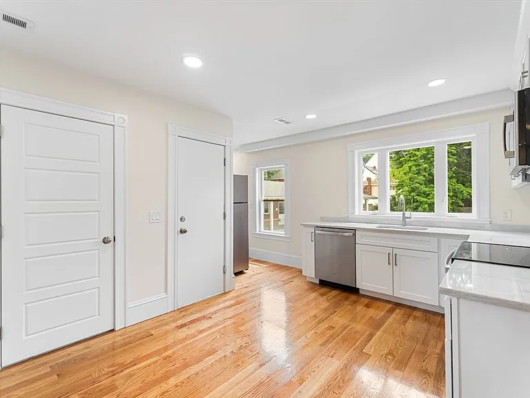 29 Sylvan St #2 — Photo 2