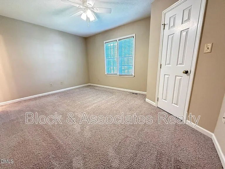 120 Greenmont Ln — Photo 12