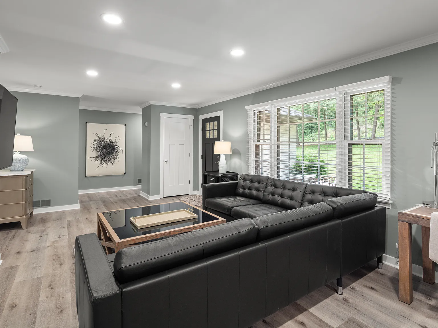 3 bed, 2400 sqft, $3,800 — Photo 3