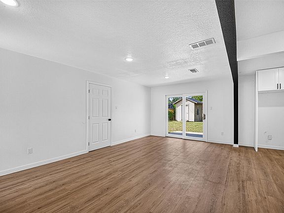 5th image of 1019 Creager St
