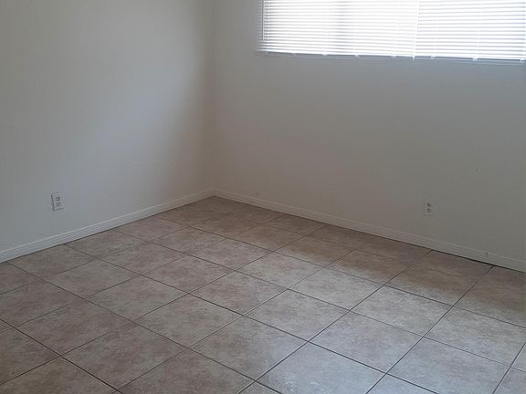 4th image of 9524 Stanford Ave #B