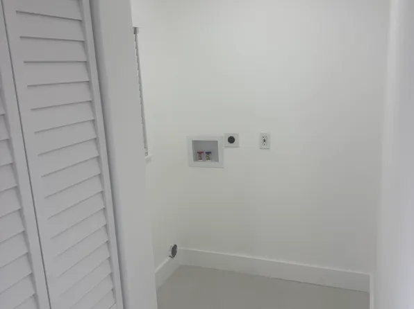 1555 W 44th Pl APT 103, Hialeah, FL 33012