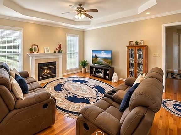 3rd image of 245 Cloverleaf Cir