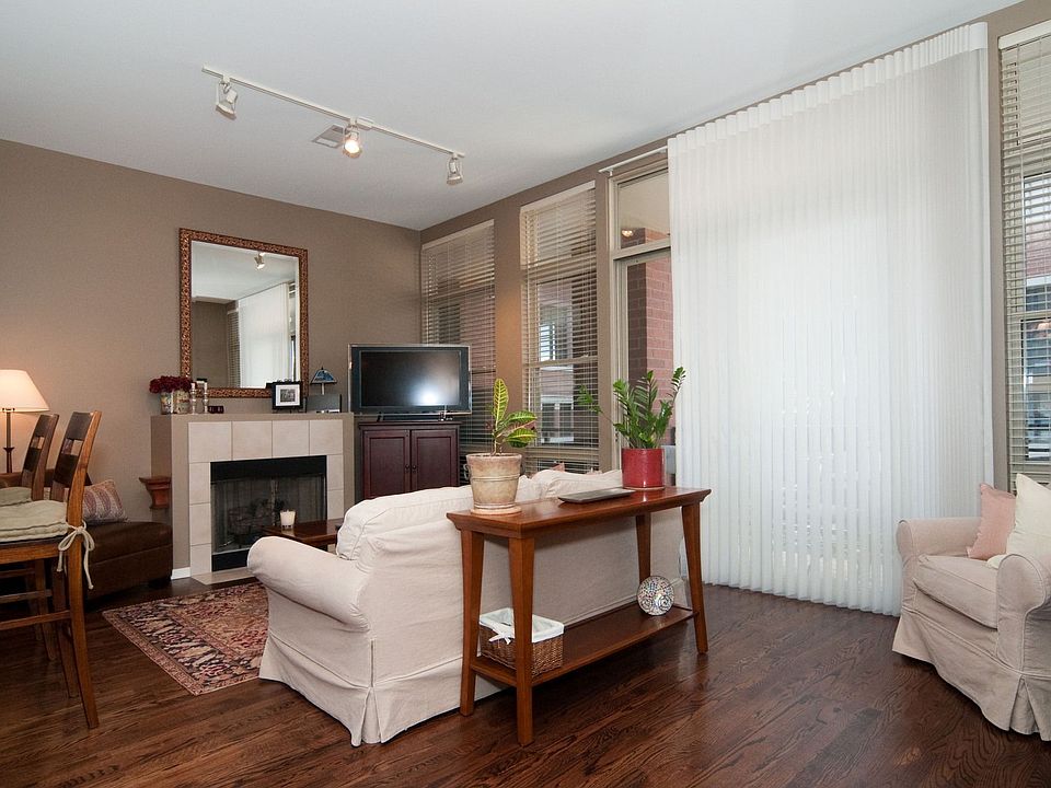 2nd image of 330 N Jefferson St #205