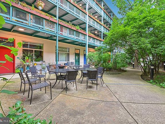 3rd image of 7981 Eastern Ave APT 211