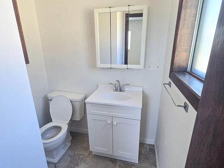 11613 Pacific Ct NE — Photo 9