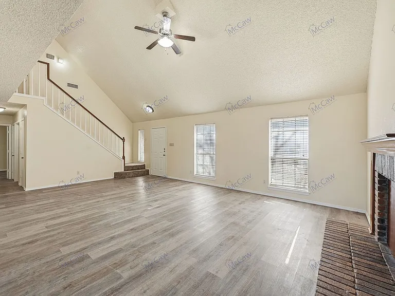 911 Wellridge Dr — Photo 5
