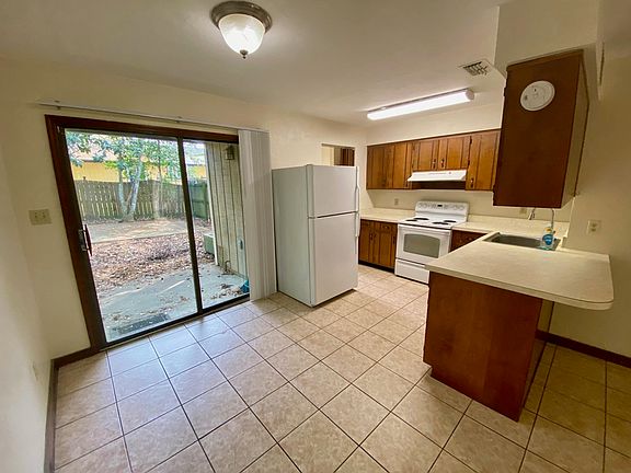 4th image of 599 Holyoke Ct APT A