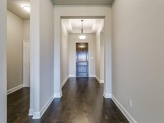 4th image of 713 Waterford Way