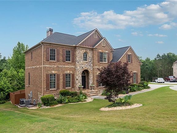 3rd image of 327 Hepburn Dr