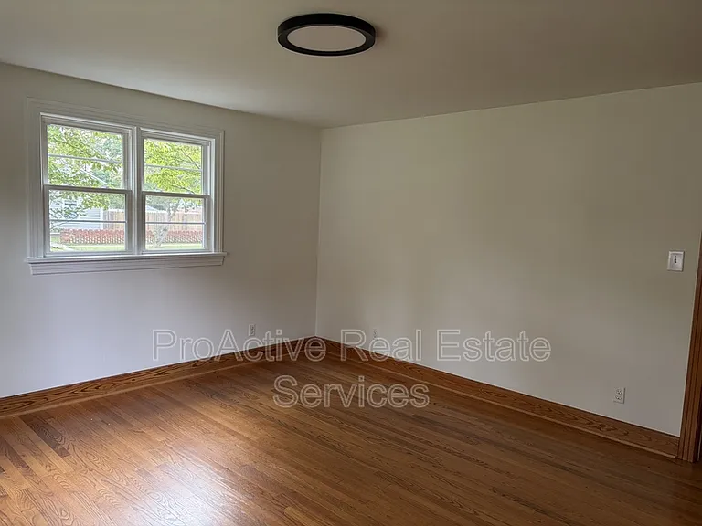 1300 Elk Ave — Photo 10
