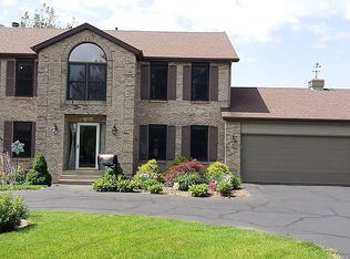 18 Thistle Trl, Caledonia, IL 61011