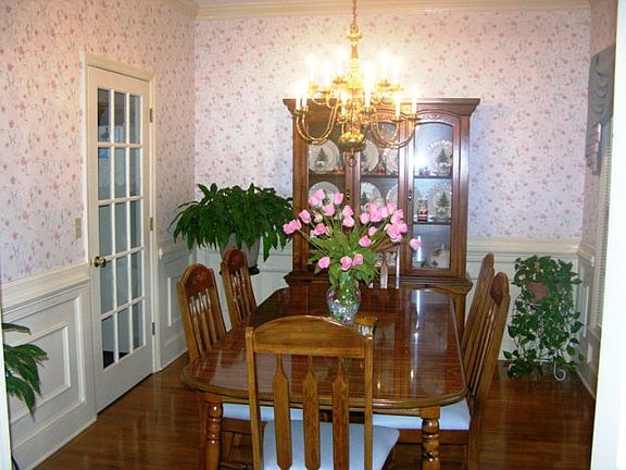 5th image of 221 Cheltenham Dr
