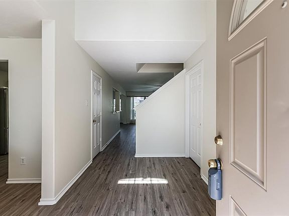 3rd image of 4114 Caneshaw Dr