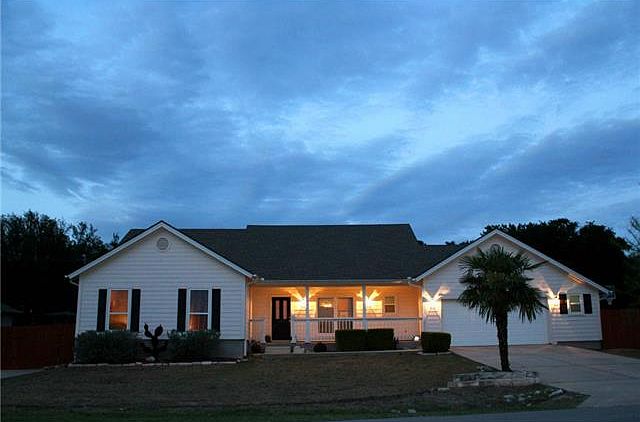 1st image of 203 Dunkeld Dr