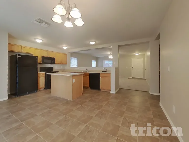 12510 W Scotts Dr — Photo 5