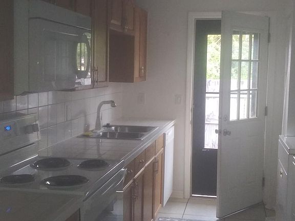 3rd image of 725 Northlake 5 Blvd