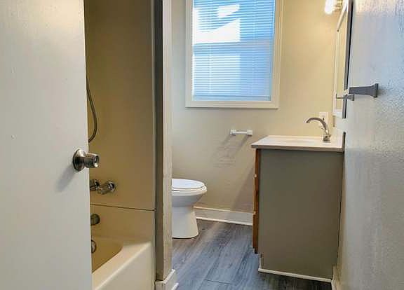 5th image of 704 Sheridan St