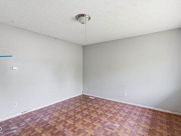 4th image of 6039 Penway St