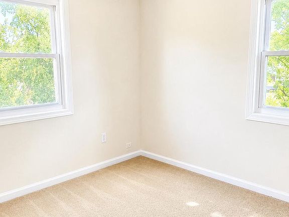 4th image of 3020 24th Pl SE