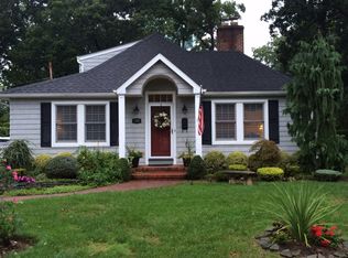 189 Muirfield Rd, Rockville Centre, NY 11570