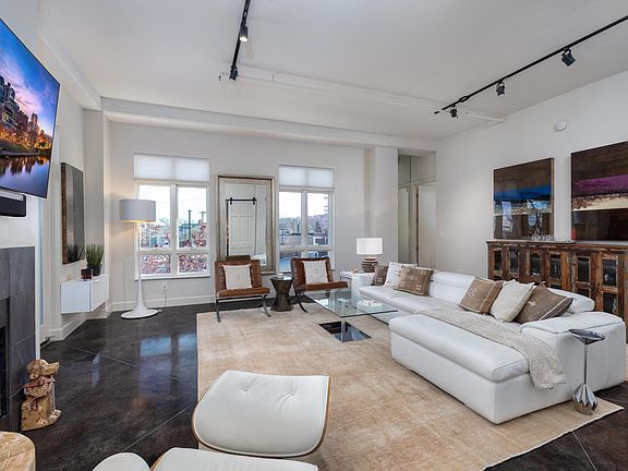 5th image of 3014 Hedrick St APT 205