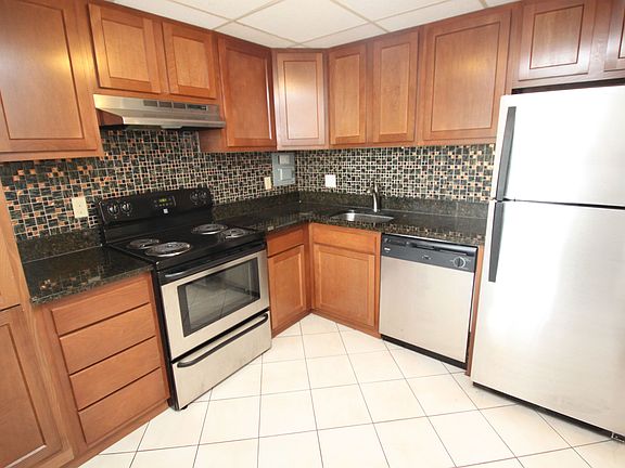 1/2BR - Kitchen