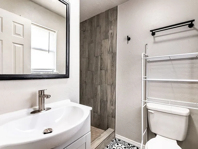 617 Queensboro Pl — Photo 10