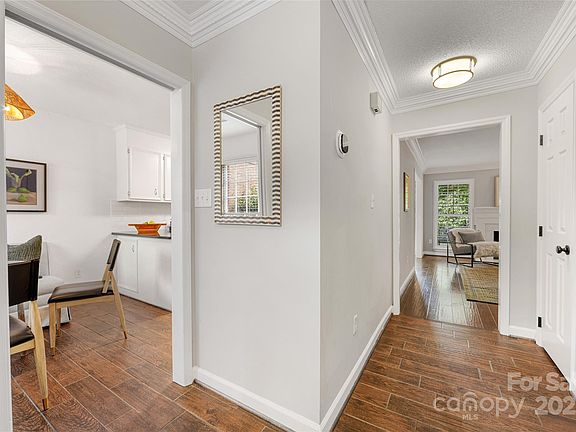 3rd image of 4360 Woodglen Ln