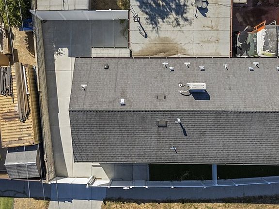 4th image of 16404 Donmetz St #16404