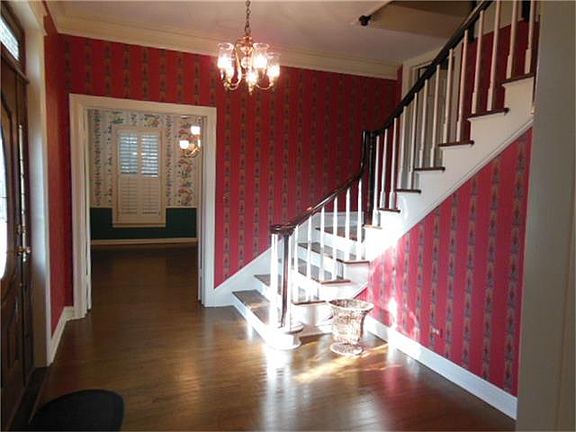 5th image of 1105 E Redbud Ave