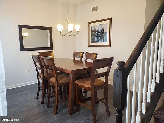 5th image of 23 Bethpage Dr
