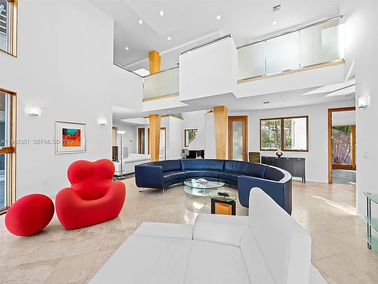 450 Victoria Ter — Photo 49