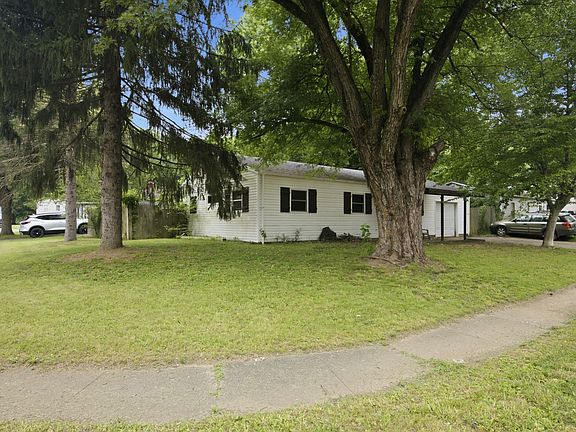 3rd image of 612 Hampton Ln