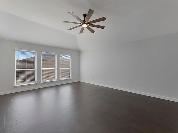 4th image of 605 Clearbrook St