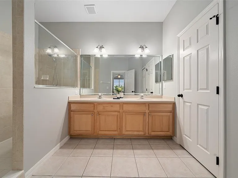 9417 Myrtle Creek Ln #611 — Photo 25