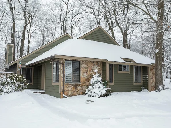 2741 Powder Ridge Rd, Hidden Valley, PA 15502