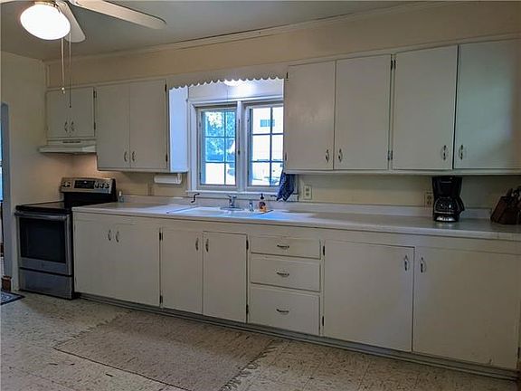 3rd image of 5630 Newton St