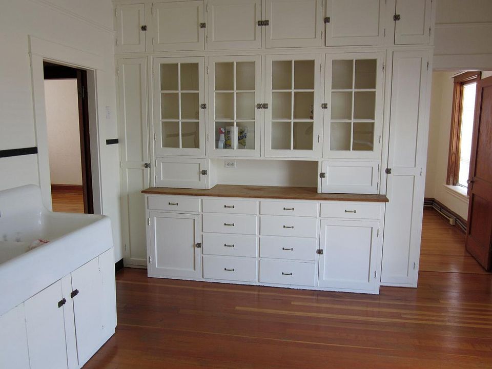 Sunny 3 bedroom 1.5 baths 
