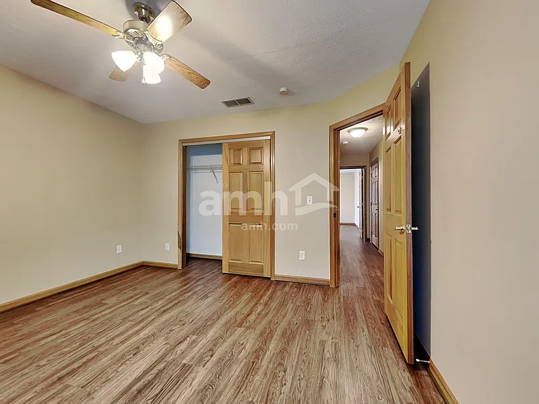 1052 Windsor Crossing Ln — Photo 12