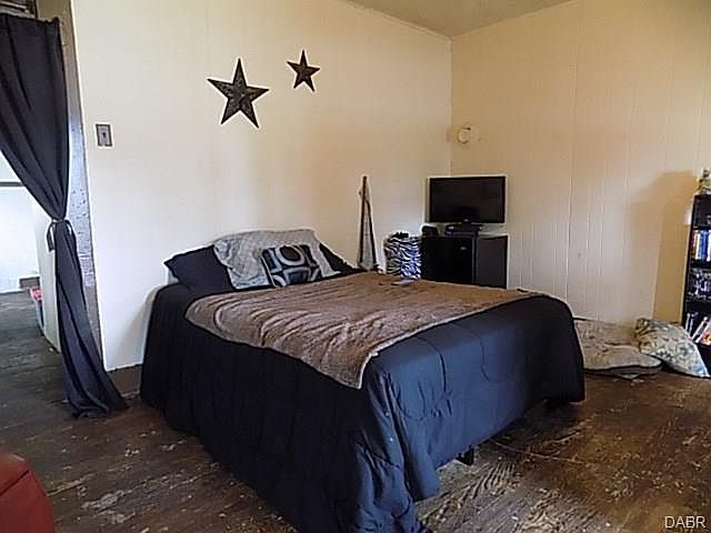 2nd image of 235 Morrow St
