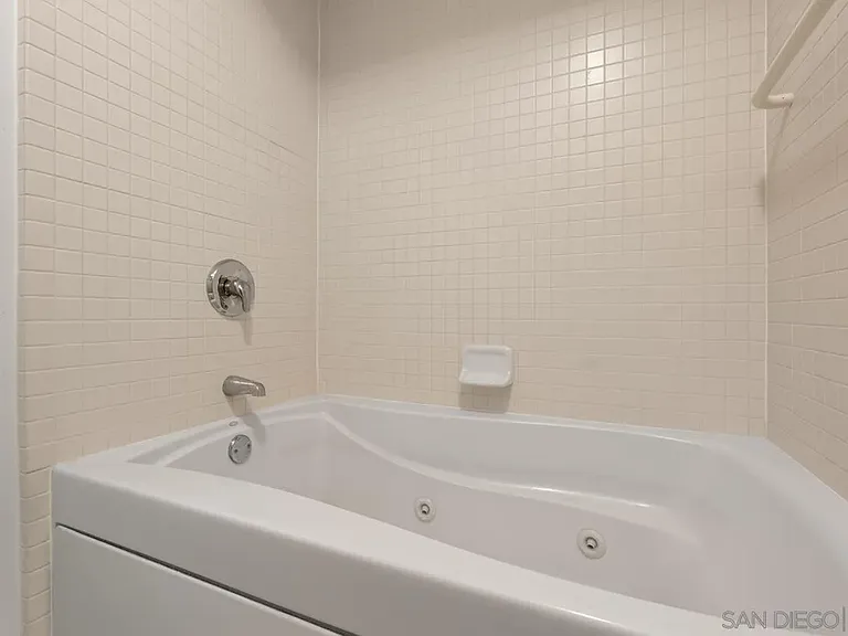500 W Harbor Dr #504 — Photo 32