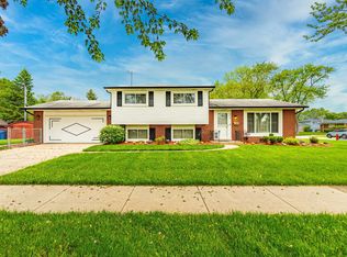 605 Elizabeth Ln, Des Plaines, IL 60018