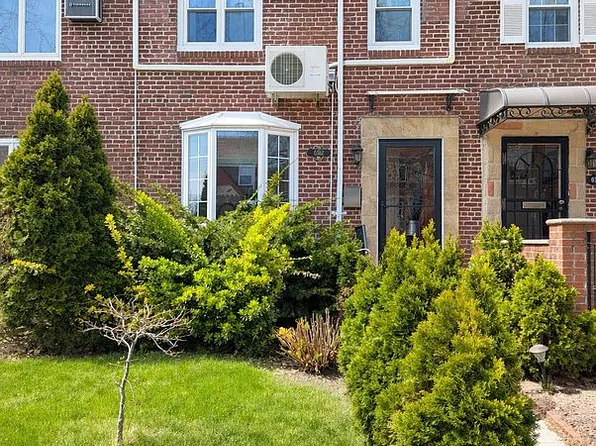 6362 77th St, Middle Village, NY 11379