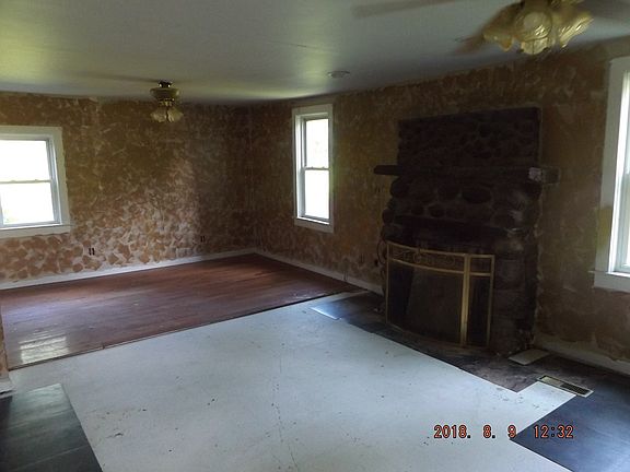 3rd image of 219 Coleman Ave