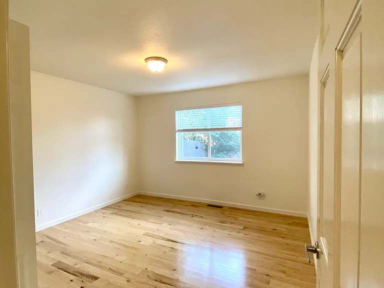2433 Gay St — Photo 14