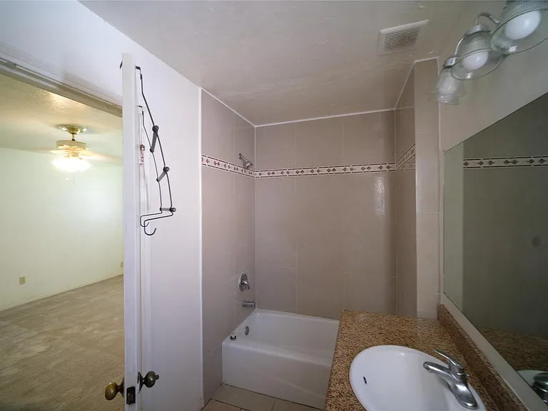 12526 Lima Dr — Photo 15