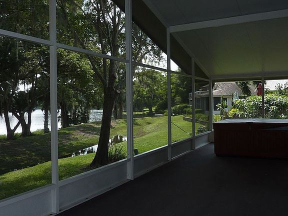 Large,screened lanai 