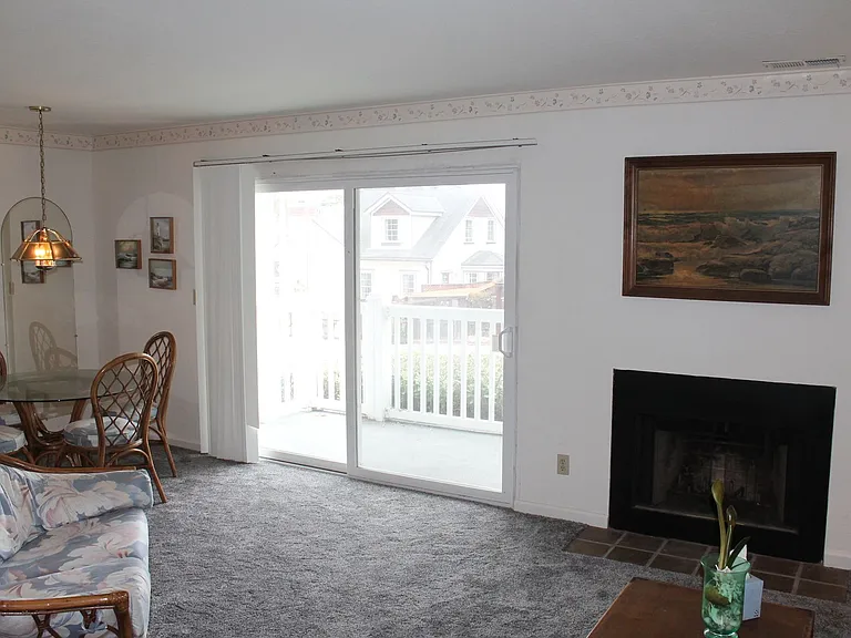140 Cypress Ave — Photo 4
